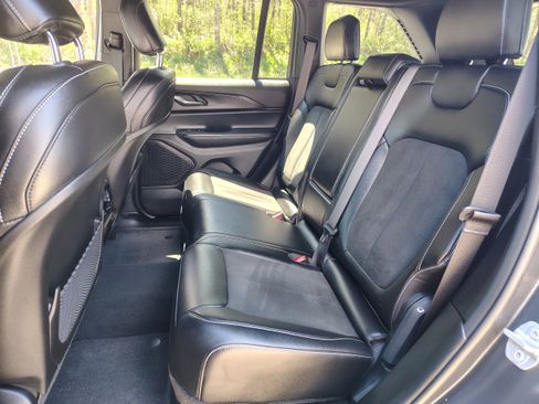 Certified 2025 Jeep Grand Cherokee Altitude image 25