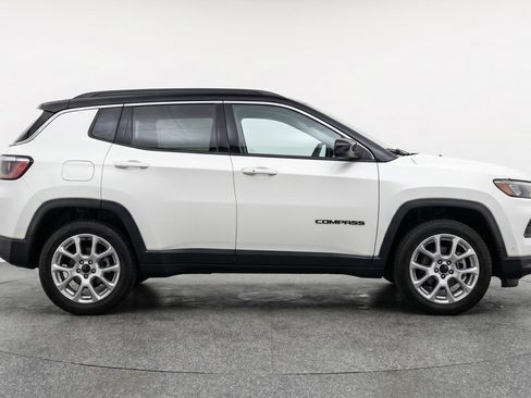 Used 2025 Jeep Compass Limited AWD/4WD image 11