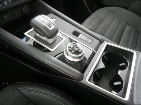 New 2025 Mitsubishi Outlander SE image 6