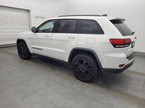 Used 2019 Jeep Grand Cherokee Laredo image 3