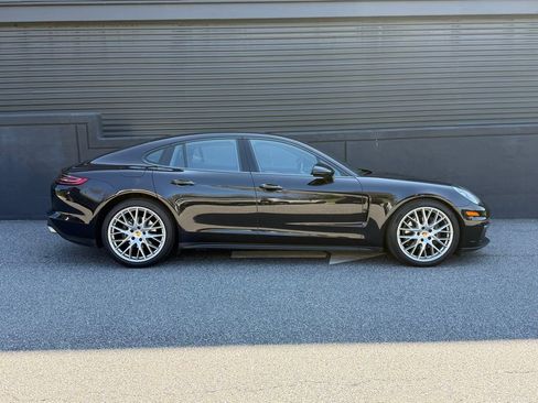 Certified 2018 Porsche Panamera 4 image 11