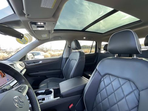 Certified 2024 Volkswagen Atlas SEL Premium R-Line image 21