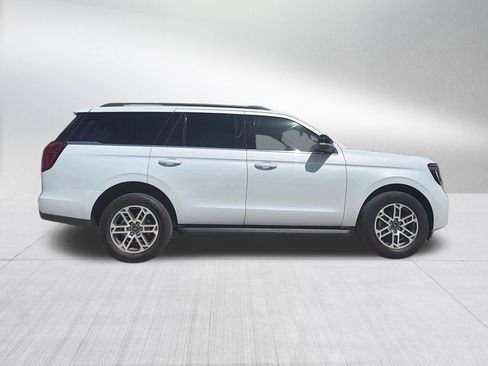 Used 2025 Ford Expedition Active RWD image 4