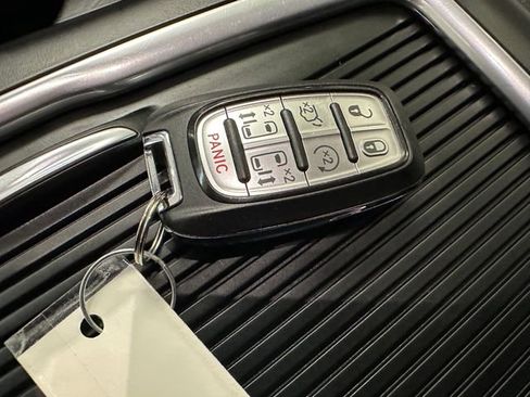 Used 2022 Chrysler Pacifica Touring-L AWD/4WD image 15