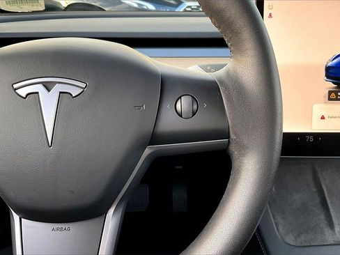 Used 2023 Tesla Model 3 Standard Range image 12