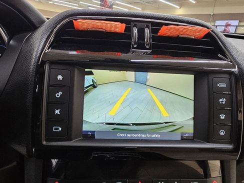 Used 2018 Jaguar F-PACE Premium image 33
