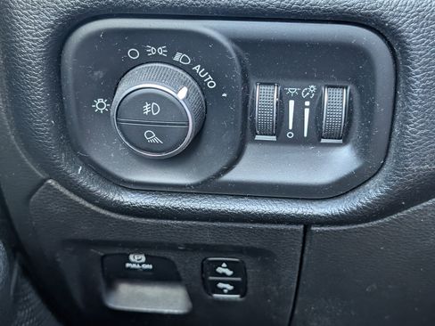 Used 2019 RAM 1500 Big Horn RWD image 8