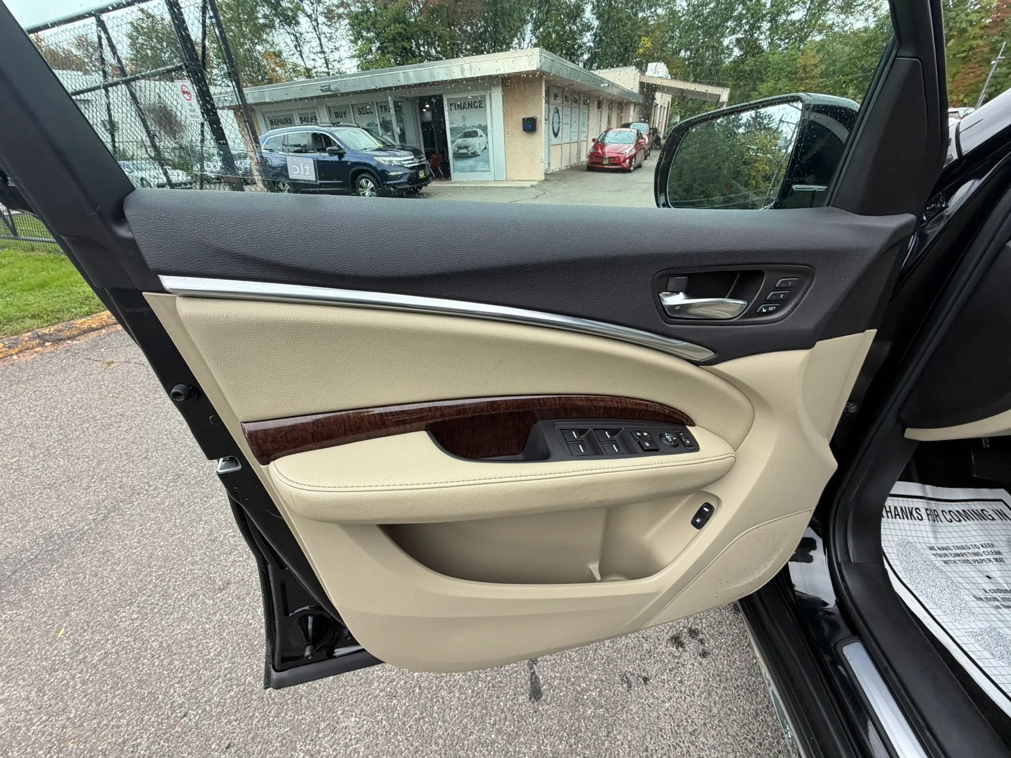 Used 2017 Acura MDX SH-AWD image 11
