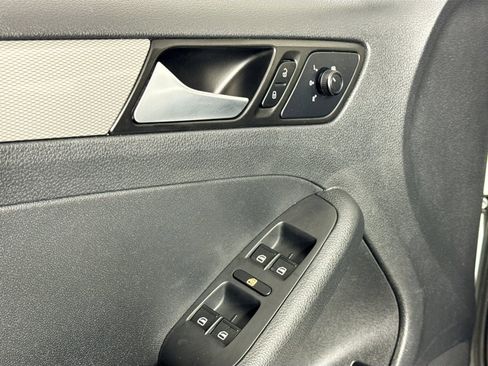 Used 2018 Volkswagen Jetta Wolfsburg Edition image 19