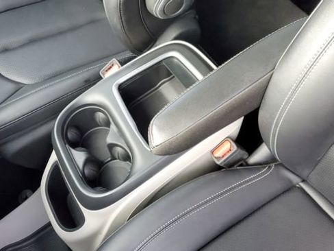 Certified 2024 Chrysler Pacifica Touring-L image 19