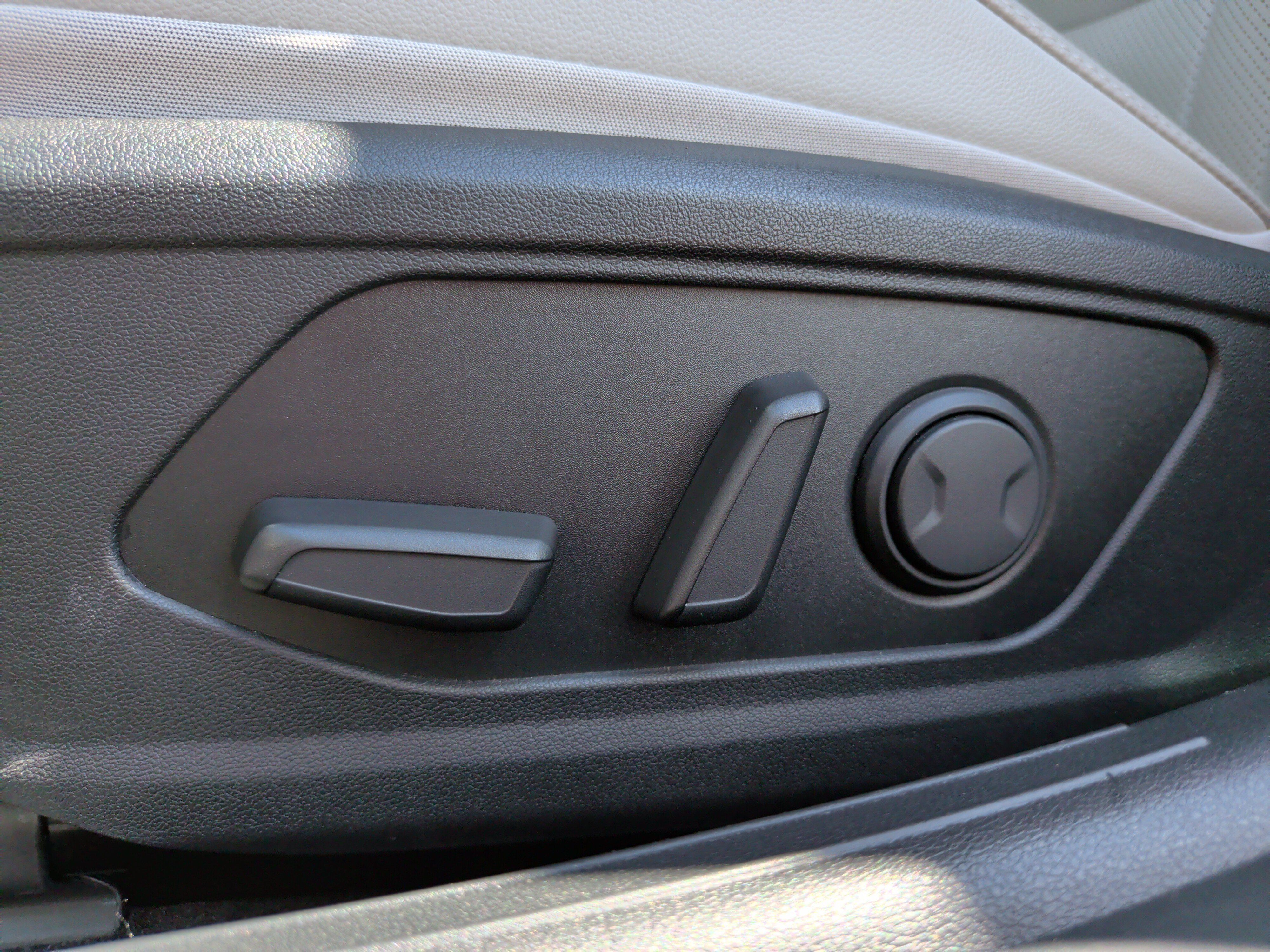 Used 2022 Hyundai Elantra Limited FWD image 27