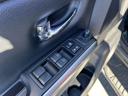 Used 2018 Nissan Titan SV w/ SV Convenience Package image 20