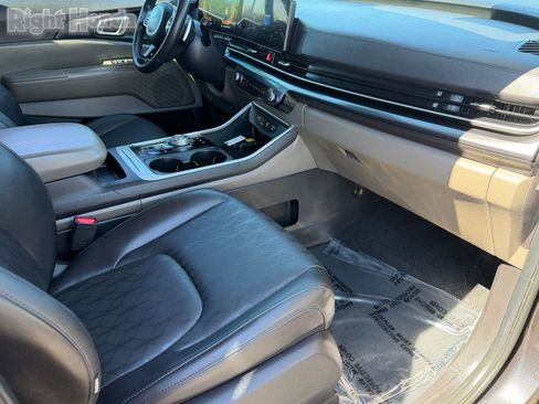 Used 2025 Kia Carnival LXS image 13