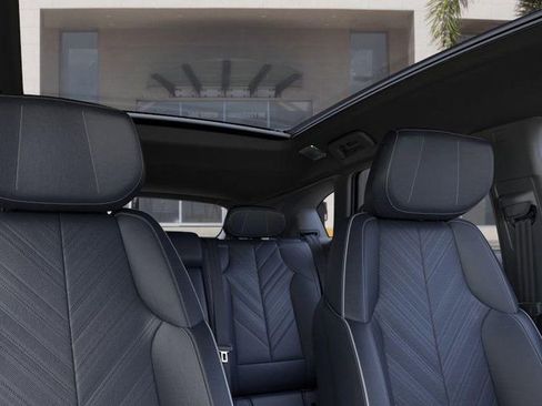 New 2025 Cadillac Optiq Luxury 2 image 24