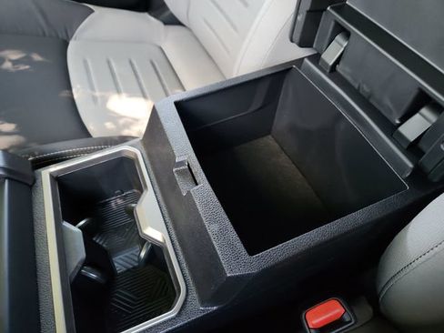 Used 2025 Toyota Tacoma TRD Sport AWD/4WD image 46