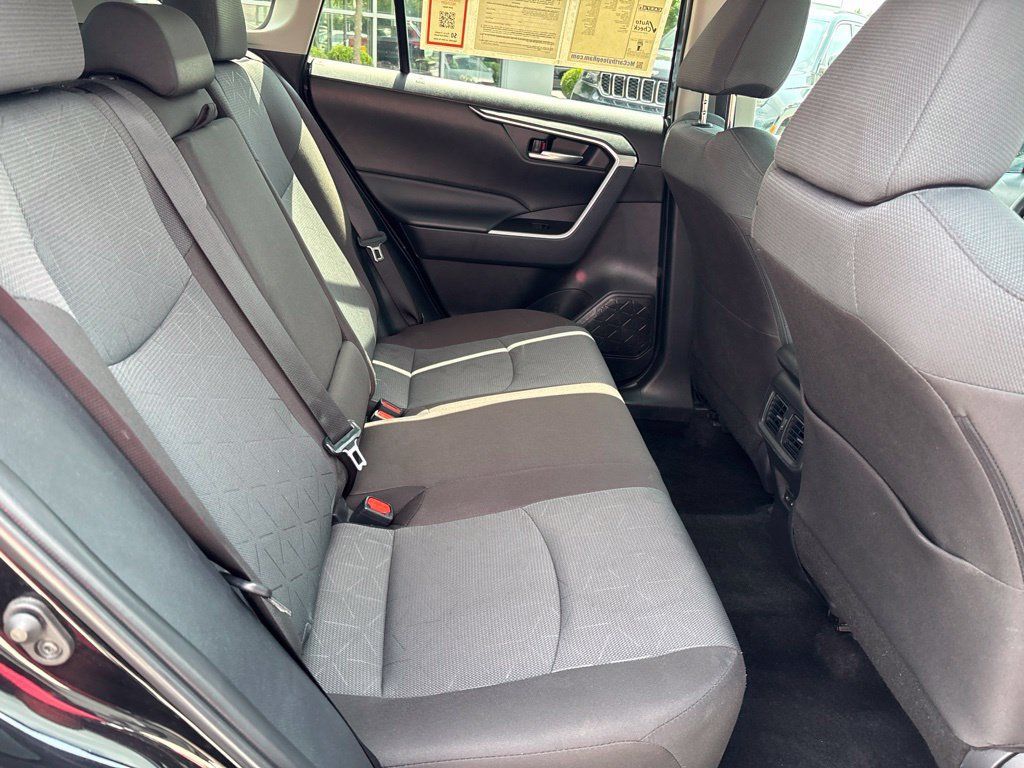 Used 2025 Toyota RAV4 XLE FWD image 22