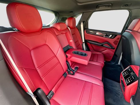 Used 2023 Porsche Cayenne image 30