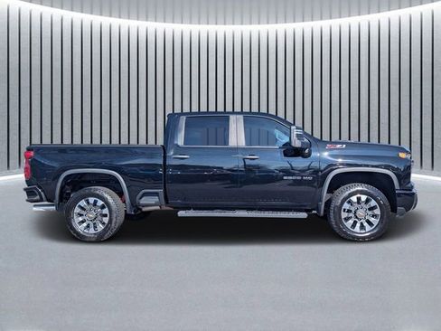 Used 2024 Chevrolet Silverado 2500 Custom w/ Custom Value Package image 2