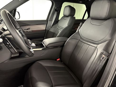 Used 2025 Land Rover Range Rover Sport SE AWD/4WD image 28
