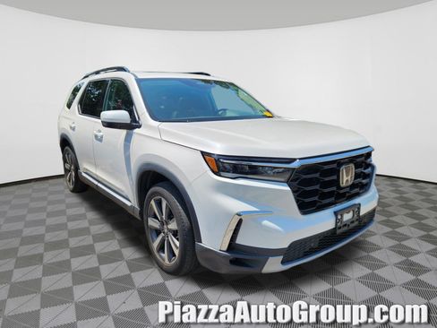 Certified 2023 Honda Pilot Touring image 1