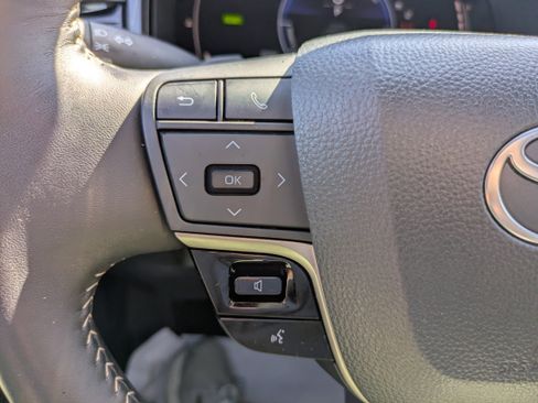 Used 2025 Toyota Camry SE w/ Multimedia Upgrade Package image 21