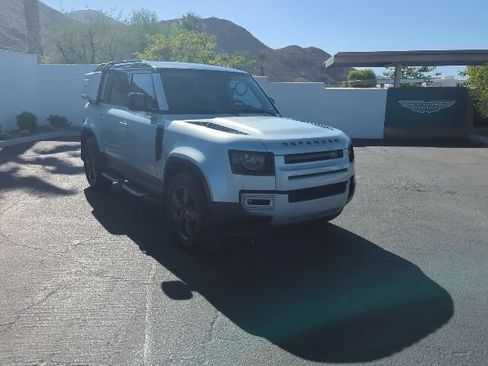 Used 2023 Land Rover Defender 110 SE AWD/4WD image 3