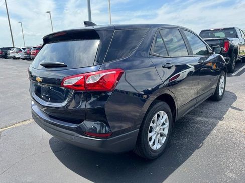 Used 2020 Chevrolet Equinox LS w/ LS Convenience Package FWD image 3