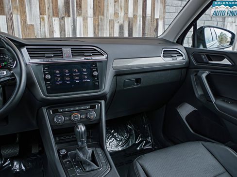 Used 2019 Volkswagen Tiguan SE FWD image 18