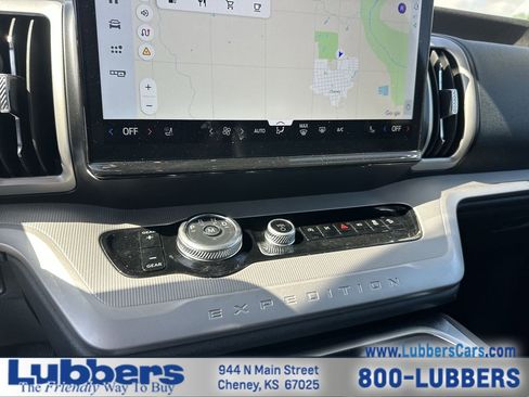 Used 2025 Ford Expedition Active AWD/4WD image 18