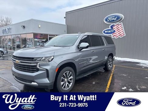 Used 2021 Chevrolet Suburban LT image 1