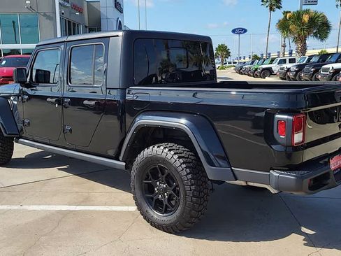 Used 2023 Jeep Gladiator Sport AWD/4WD image 6