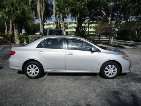 Used 2011 Toyota Corolla LE image 3