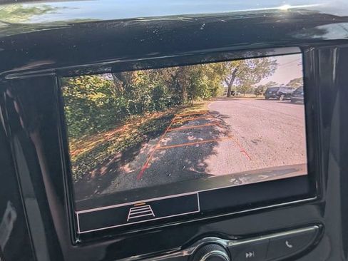 Used 2023 Chevrolet Traverse LT FWD image 25