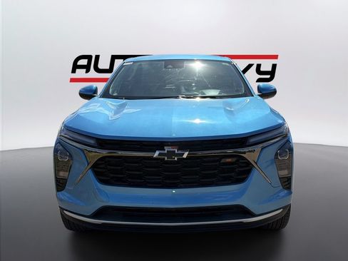 Used 2025 Chevrolet Trax RS w/ Driver Confidence Package FWD image 2