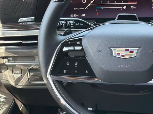 Certified 2026 Cadillac Escalade ESV Luxury RWD image 9