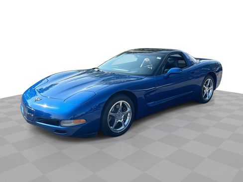 Used 2002 Chevrolet Corvette Coupe w/ Preferred Equipment Group2 RWD image 1