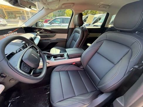 New 2025 Lincoln Nautilus Premier image 11