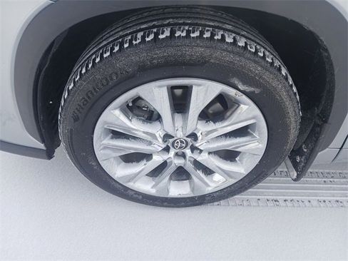 Used 2023 Toyota Highlander Limited image 10