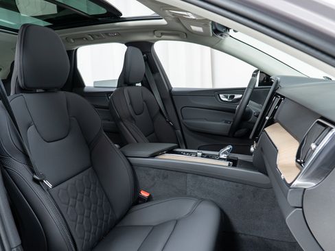 New 2026 Volvo XC60 B5 Plus w/ Protection Package Premier image 22