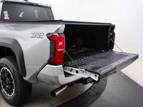 Used 2026 Toyota Tacoma TRD Off-Road AWD/4WD image 9