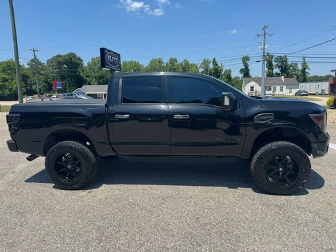 Used 2017 Nissan Titan SL w/ SL Towing Convenience Package RWD image 5