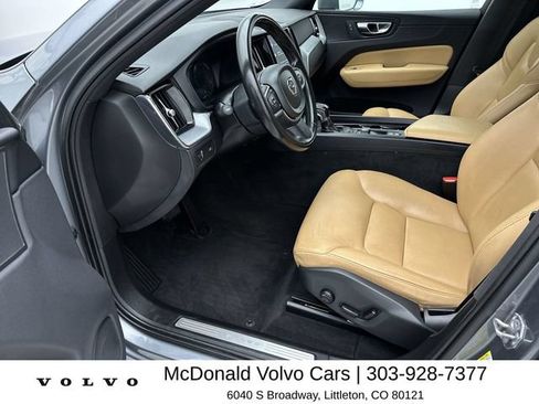 Used 2018 Volvo XC60 T6 Momentum w/ Advanced Package AWD/4WD image 11