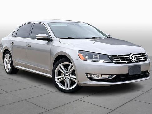 Used 2014 Volkswagen Passat 1.8T SEL Premium image 3