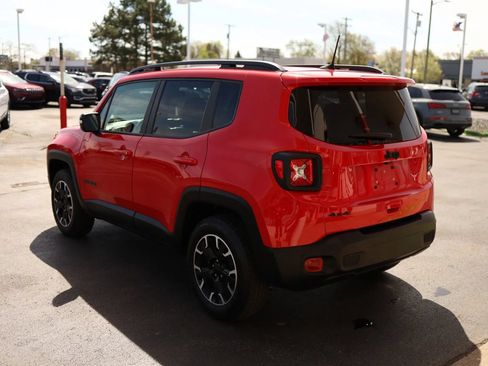 Used 2023 Jeep Renegade Latitude AWD/4WD image 7