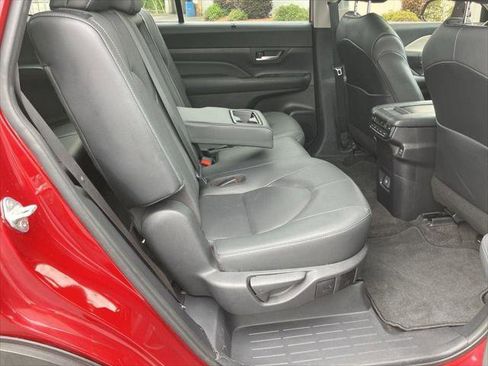 Certified 2024 Toyota Grand Highlander FWD image 33