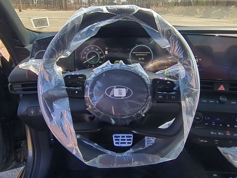 New 2025 Hyundai Elantra SEL image 13