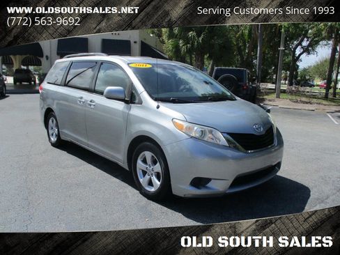 Used 2011 Toyota Sienna LE image 1