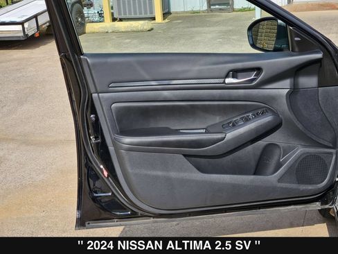 Used 2024 Nissan Altima 2.5 SV FWD image 14