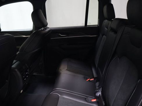 New 2026 Jeep Grand Cherokee Laredo image 11