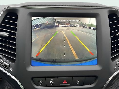 Used 2023 Jeep Cherokee Altitude Lux w/ Lux Elite Package image 28